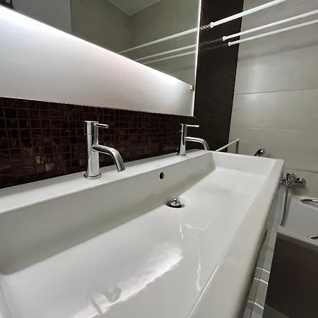 아파트 Elegant 2-bedroom With A Sleeping Corner And Stunning Front Sea View T15